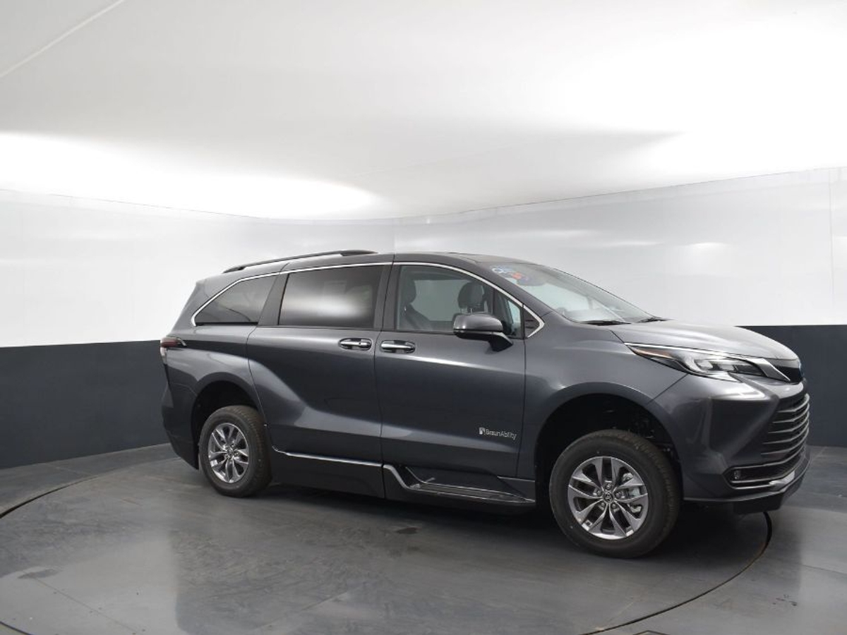 2025 TOYOTA SIENNA - Image 17