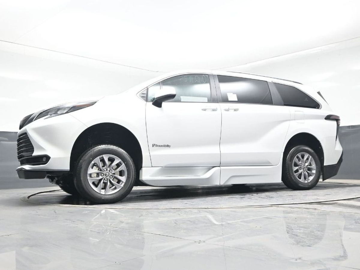 2025 TOYOTA SIENNA - Image 20