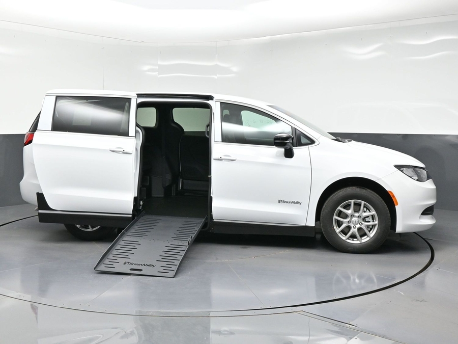 New 2026 Chrysler Voyager LX - BraunAbility Side Entry Fold Out Manual Ramp