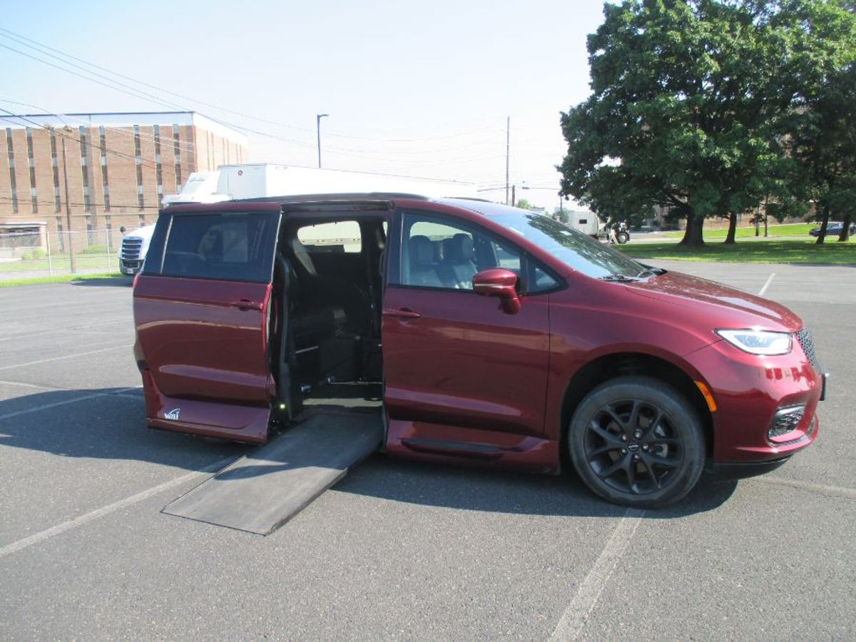 2022 Chrysler Pacifica Touring L