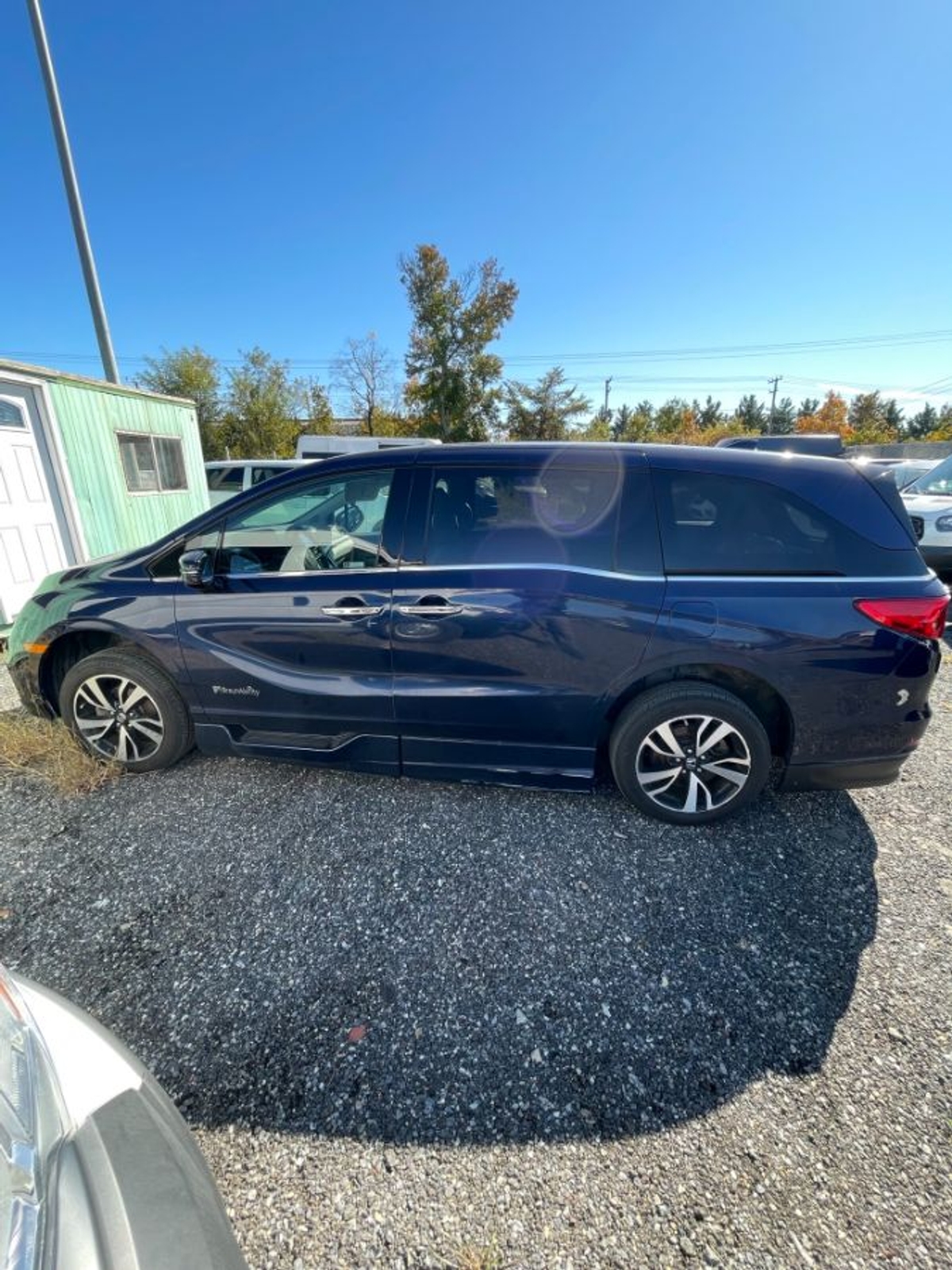 Blue Honda Odyssey with Side Entry Automatic In Floor ramp