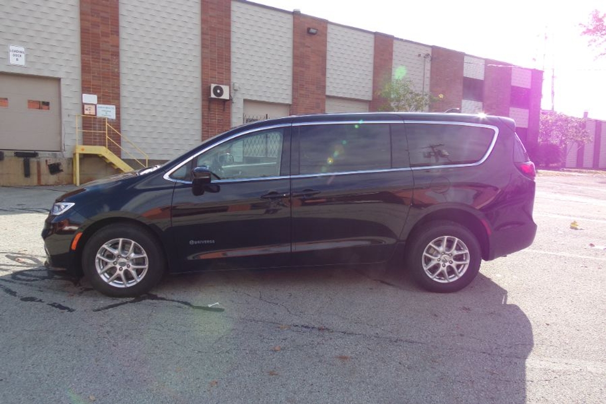 2024 CHRYSLER PACIFICA - Image 4