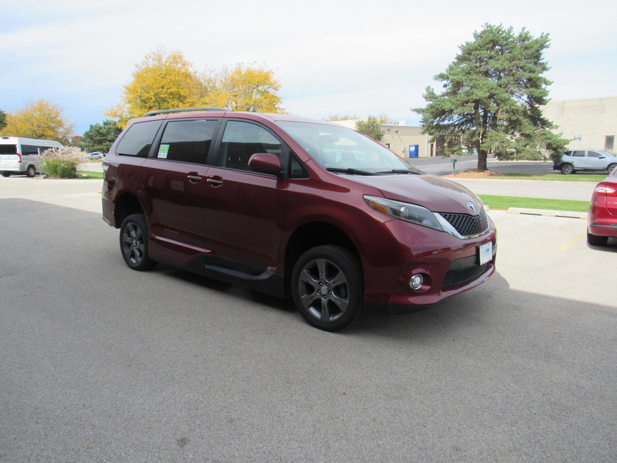 Salsa Red Pearl Toyota Sienna image number 8