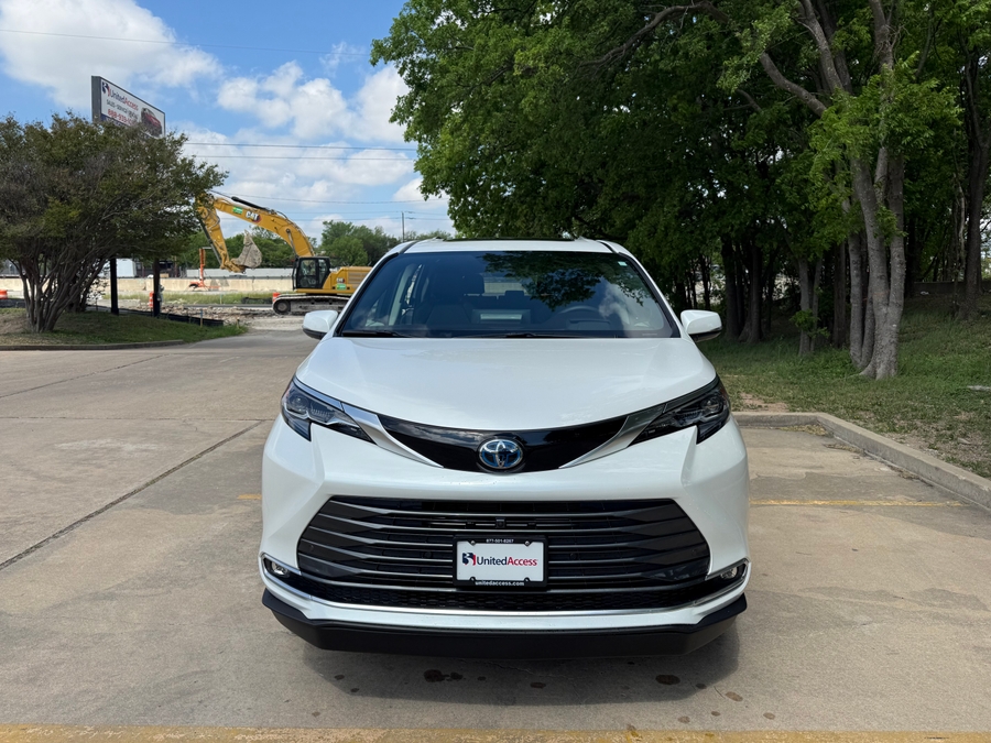 Used 2024 Toyota Sienna Hybrid Platinum - BraunAbility Side Entry Entry Fold Out Automatic Ramp