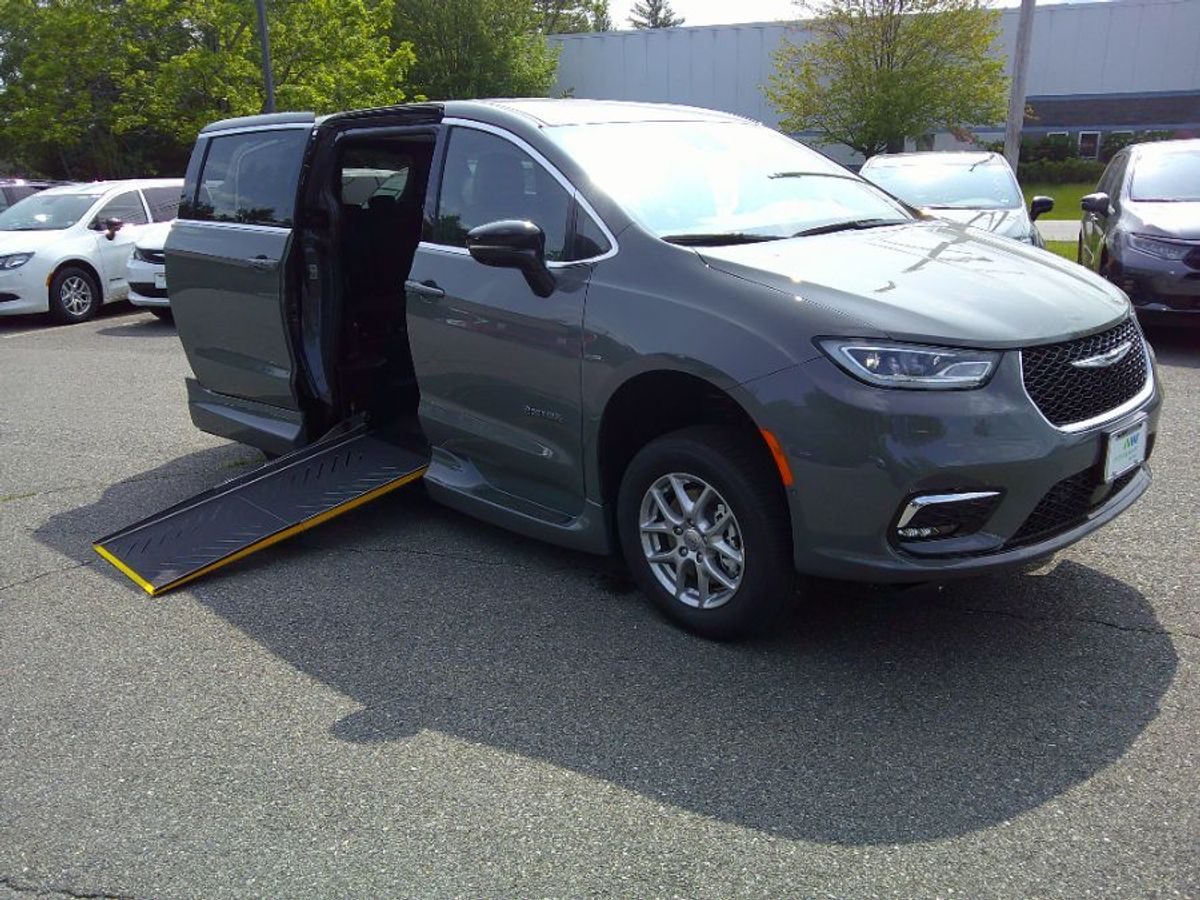 2025 CHRYSLER PACIFICA - Image 2