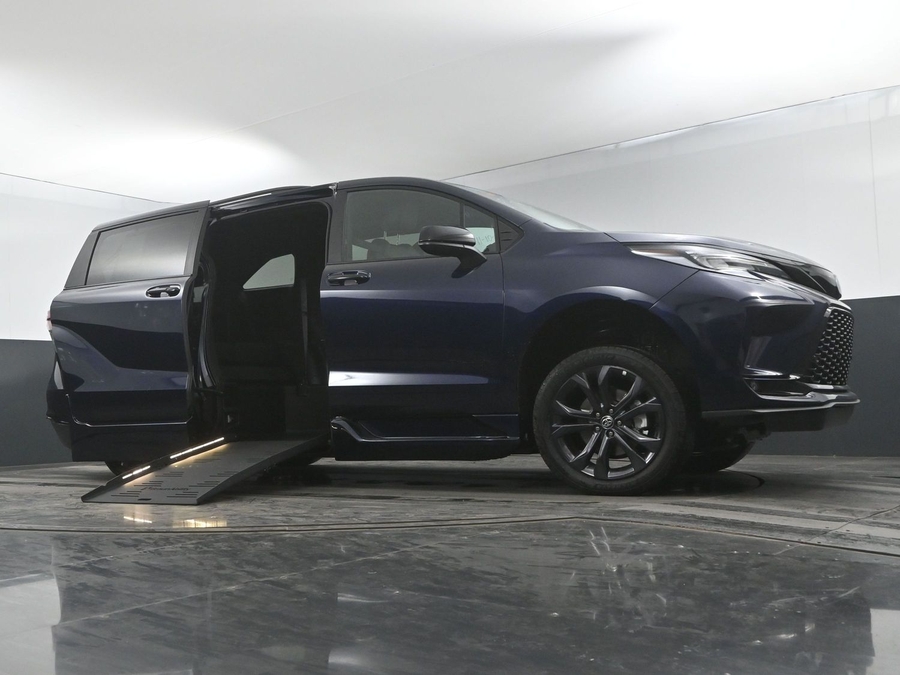 New 2025 Toyota Sienna Hybrid XSE Sport - BraunAbility Side Entry Entry Fold Out Automatic Ramp