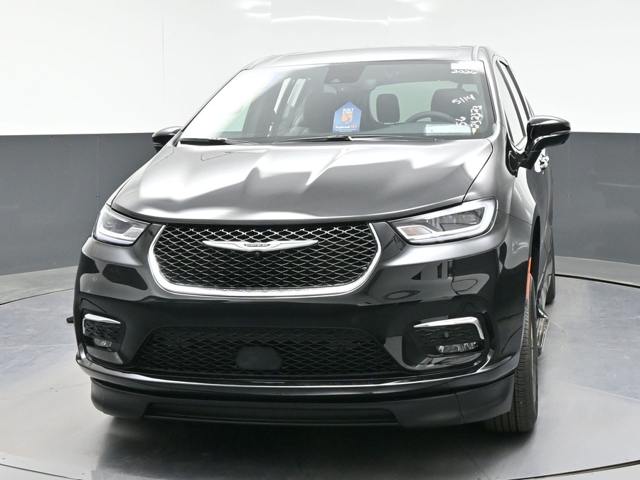Black Chrysler Pacifica image number 18