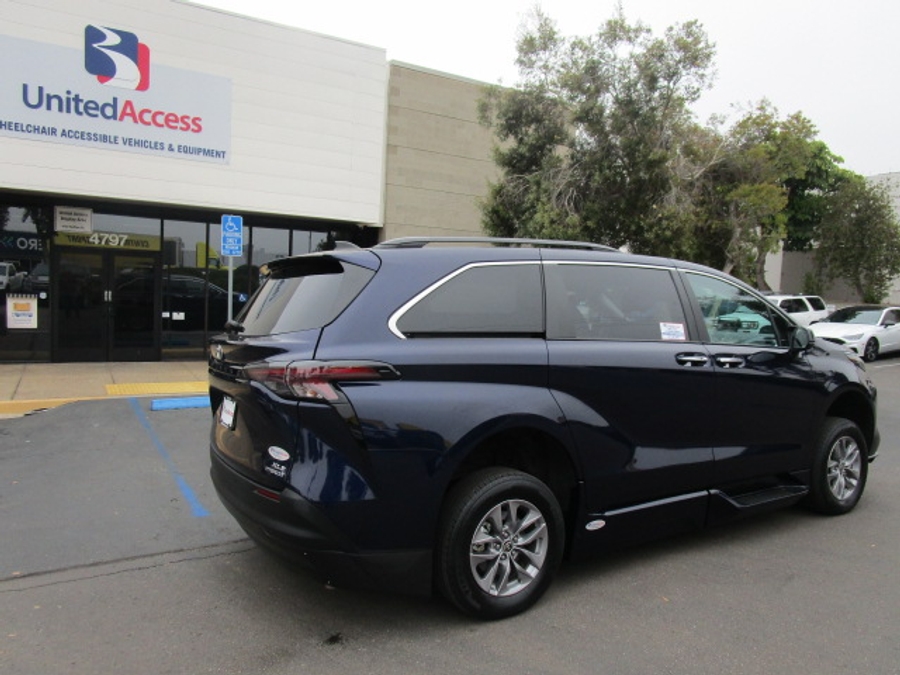 Used 2023 Toyota Sienna Hybrid XLE - BraunAbility Side Entry Entry Fold Out Automatic Ramp