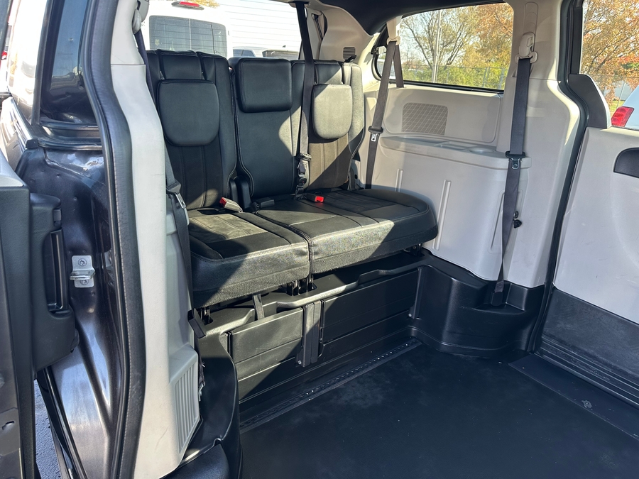 Used 2019 Dodge Grand Caravan SXT - BraunAbility Side Entry Entry Fold Out Automatic Ramp