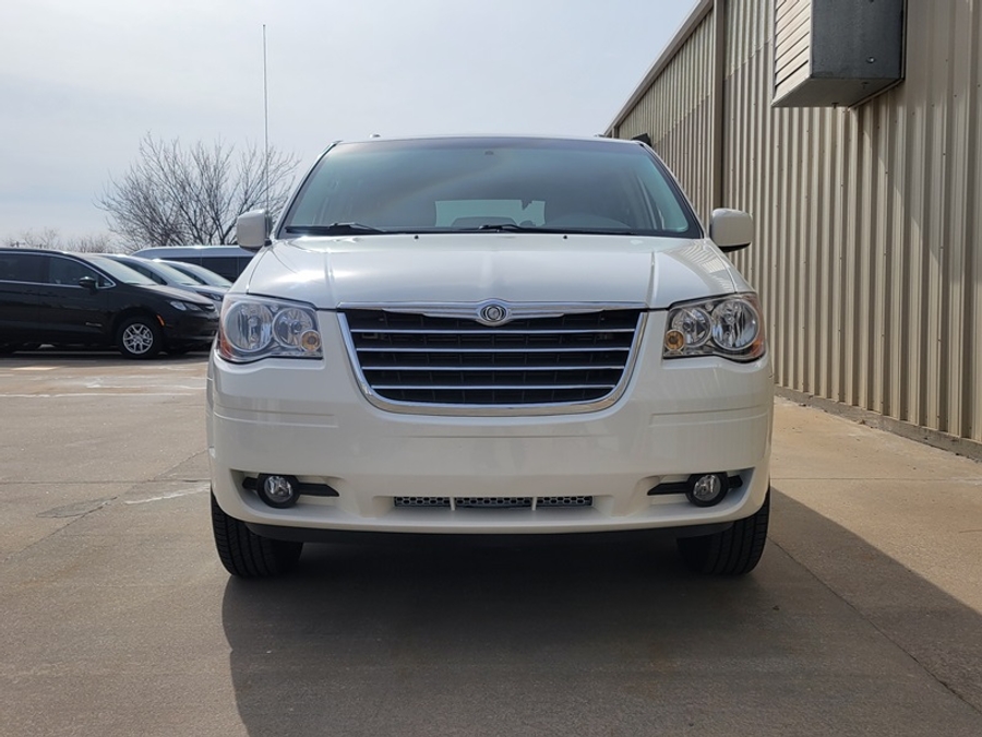 Used 2010 Chrysler Town and Country Touring - BraunAbility Side Entry Entry Fold Out Automatic Ramp
