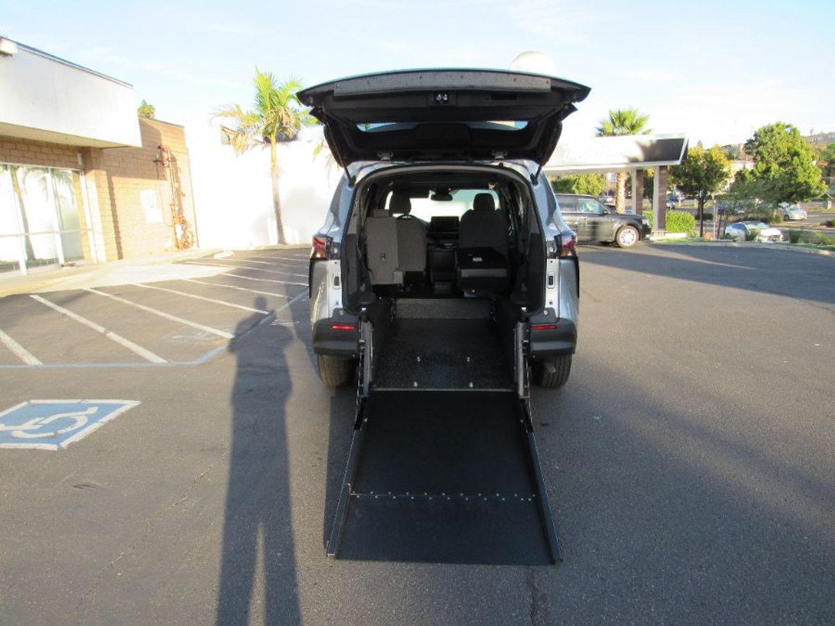 2024 TOYOTA SIENNA - Image 9