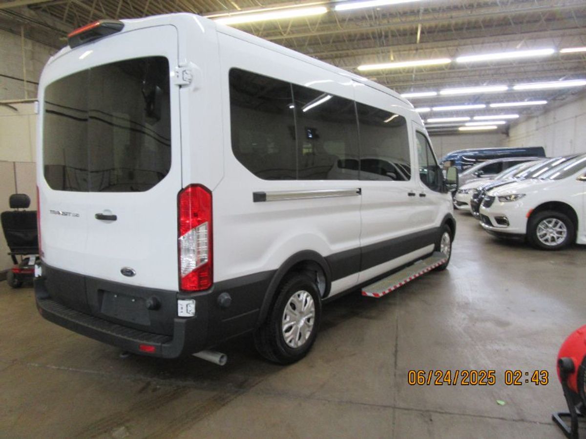 White Ford Transit image number 16