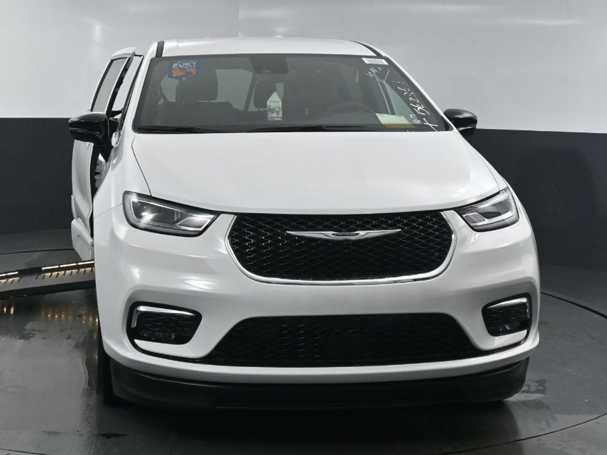 2025 CHRYSLER PACIFICA - Image 24