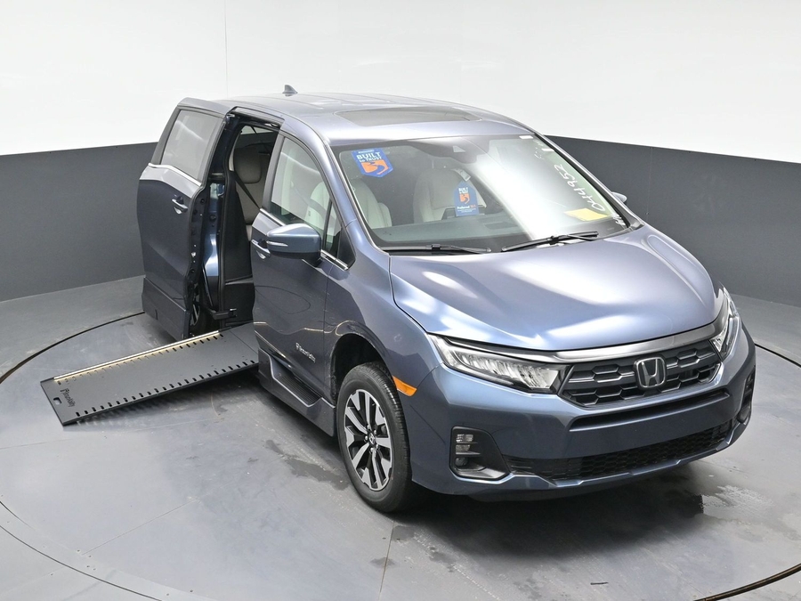 Blue Honda Odyssey image number 19