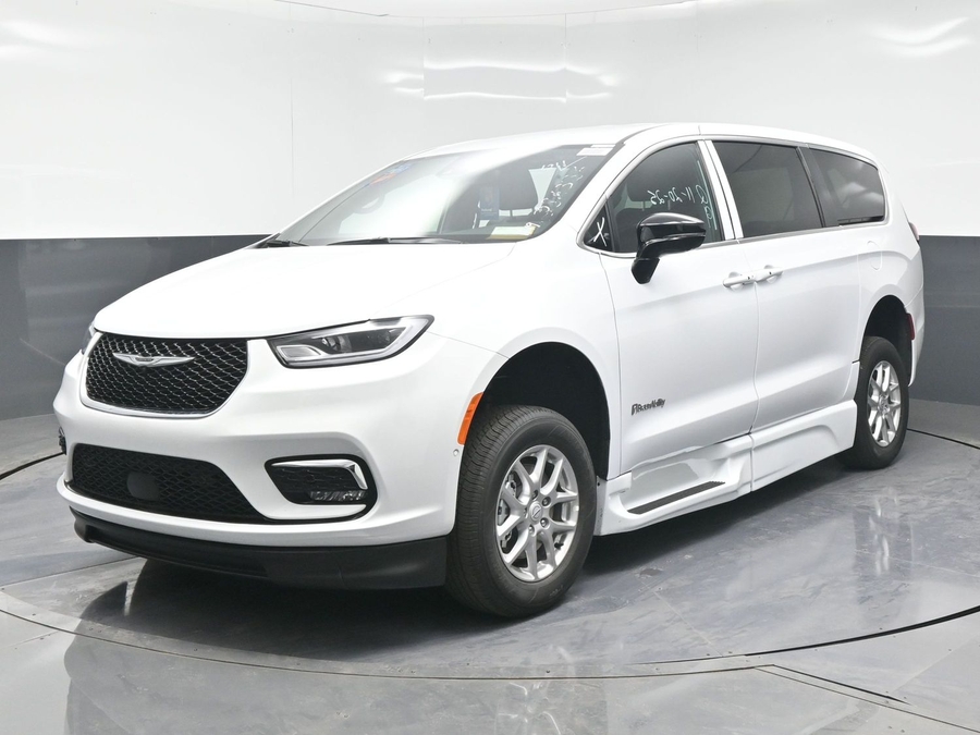 New 2025 Chrysler Pacifica Select Safety - BraunAbility Side Entry Entry In Floor Automatic Ramp