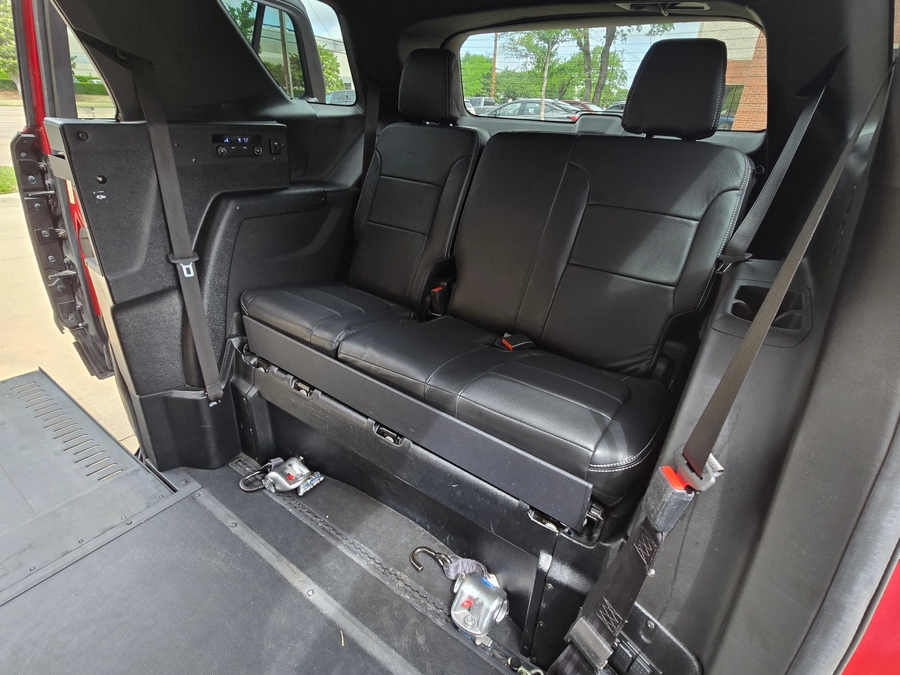 Used 2023 Chevrolet Traverse 1LT - BraunAbility Side Entry Entry In Floor Automatic Ramp