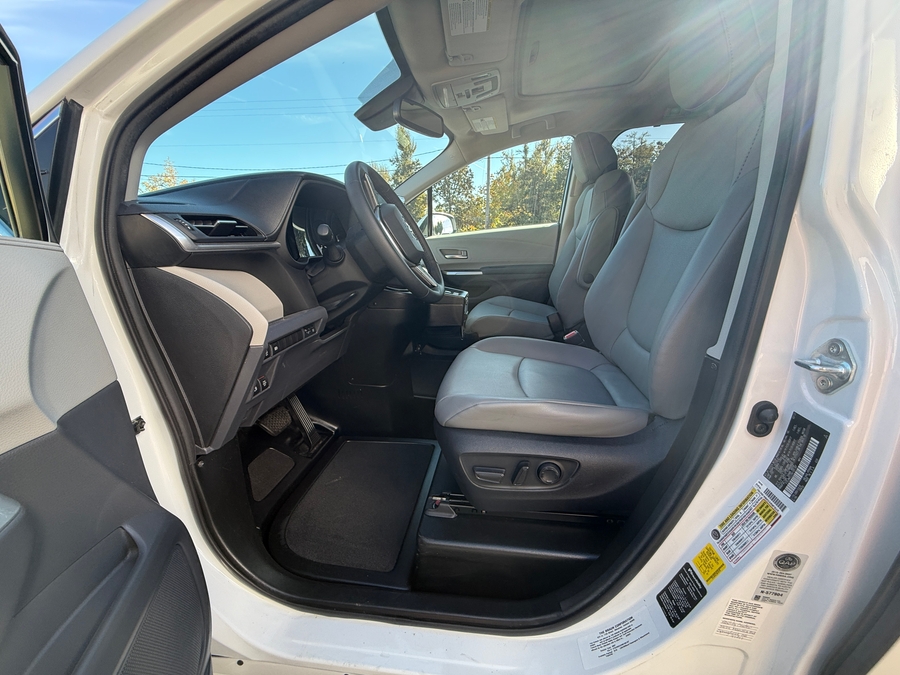 Used 2022 Toyota Sienna Hybrid XLE Base - BraunAbility Side Entry Entry Fold Out Automatic Ramp