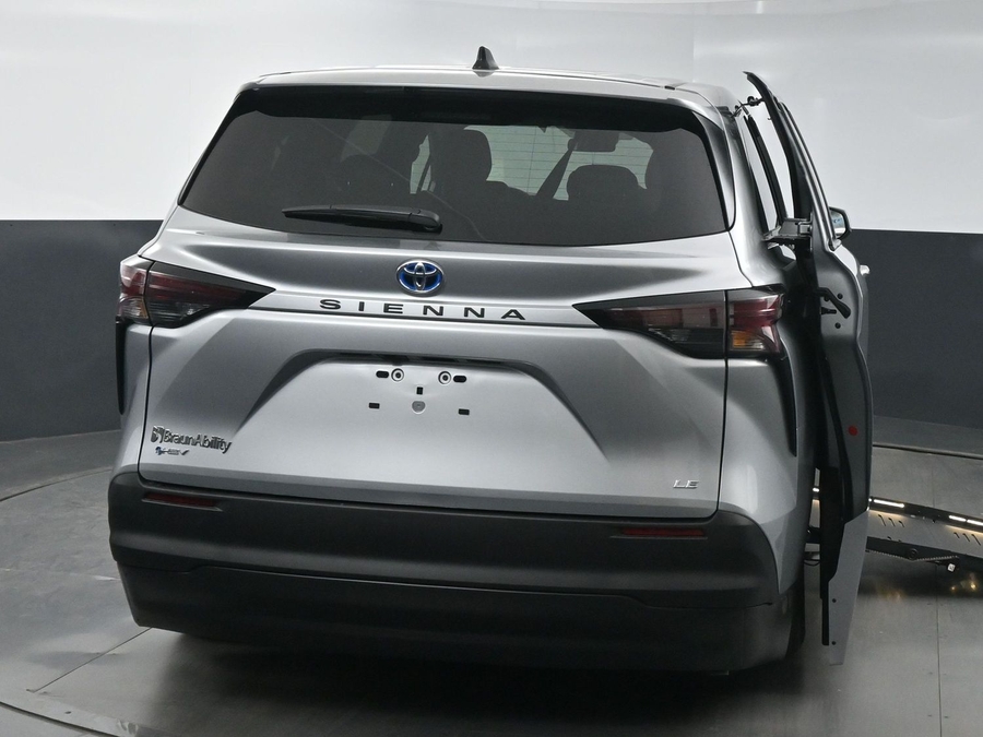 New 2025 Toyota Sienna Hybrid LE - BraunAbility Side Entry Entry Fold Out Automatic Ramp