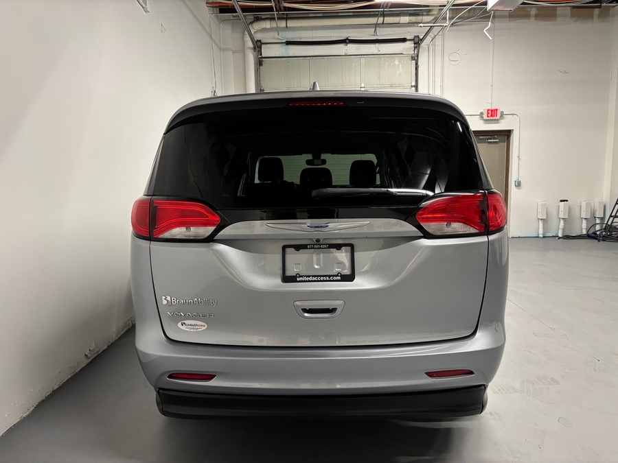Used 2020 Chrysler Voyager LXi - BraunAbility Side Entry Fold Out Automatic Ramp