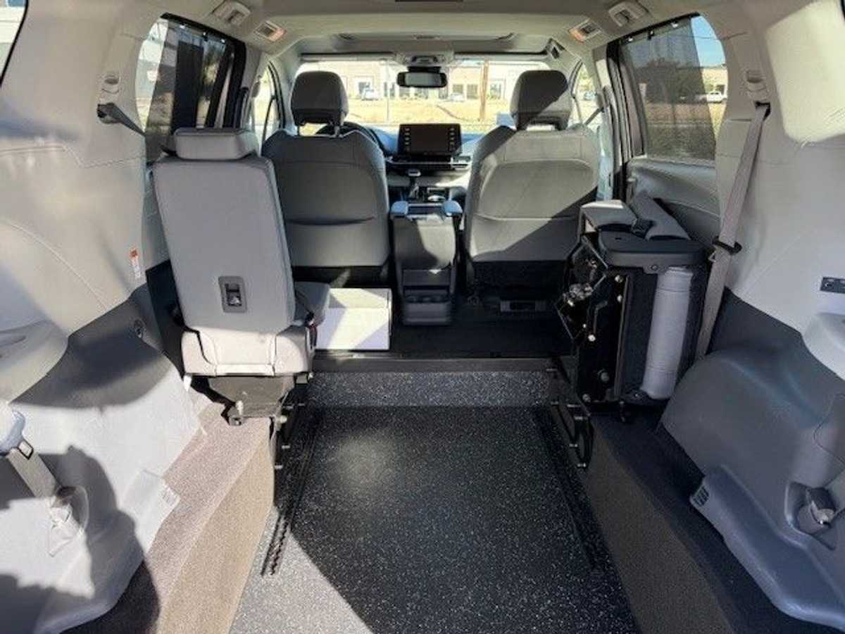 2024 TOYOTA SIENNA - Image 24