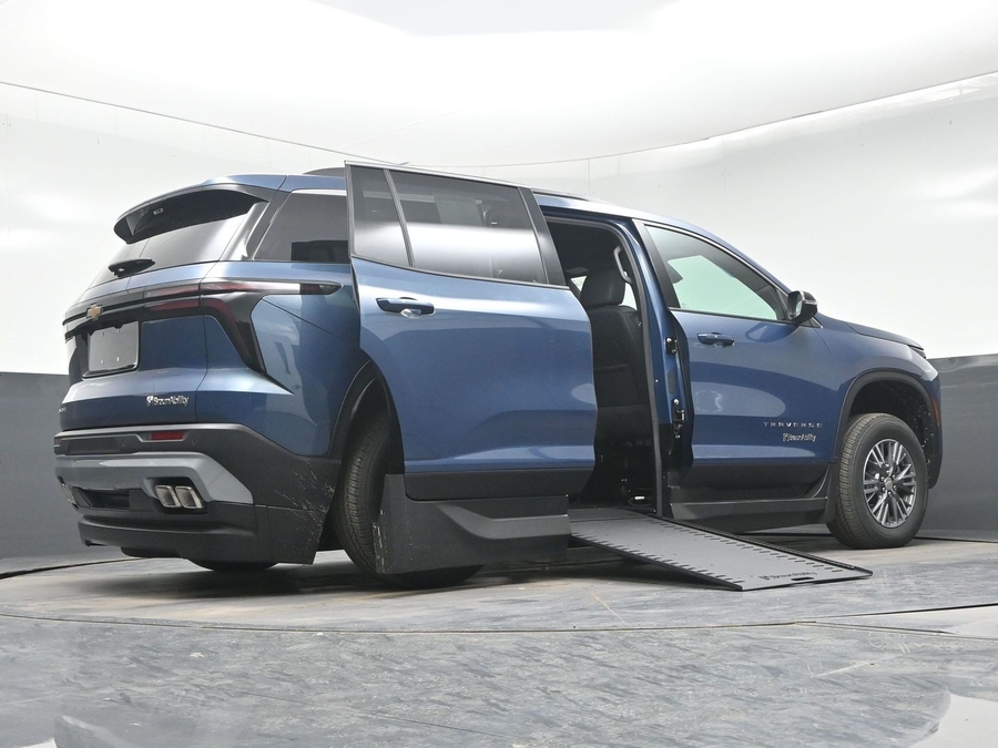 New 2026 Chevrolet Traverse 1LT - BraunAbility Side Entry In Floor Automatic Ramp