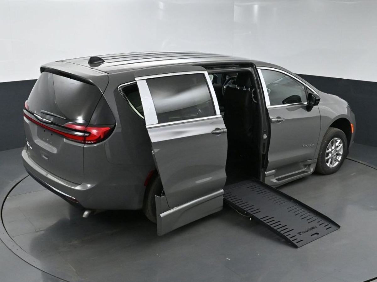 2025 CHRYSLER PACIFICA - Image 26