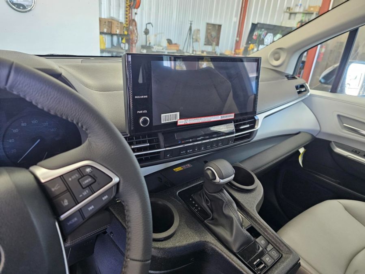 2025 TOYOTA SIENNA - Image 2