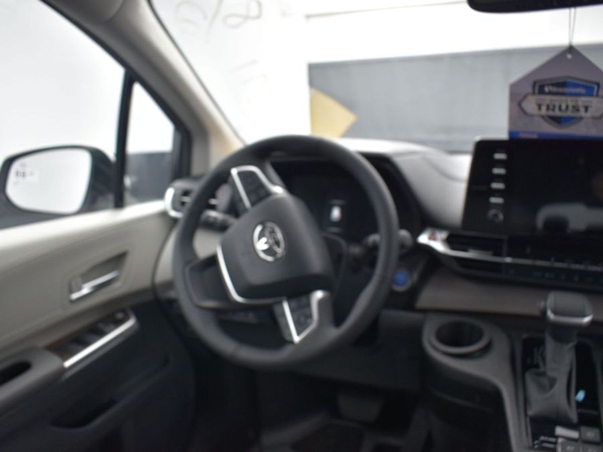2023 TOYOTA SIENNA - Image 13