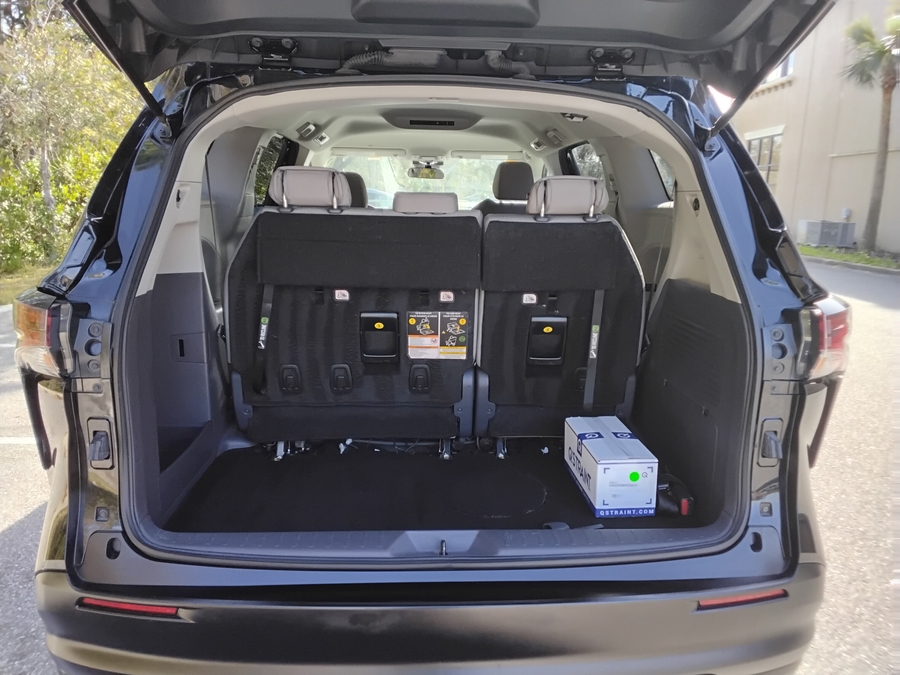 Black Toyota Sienna image number 5