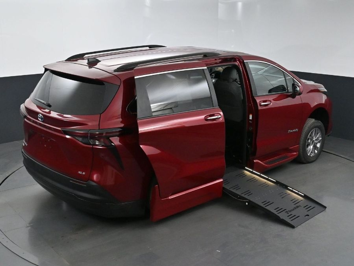 2025 TOYOTA SIENNA - Image 26