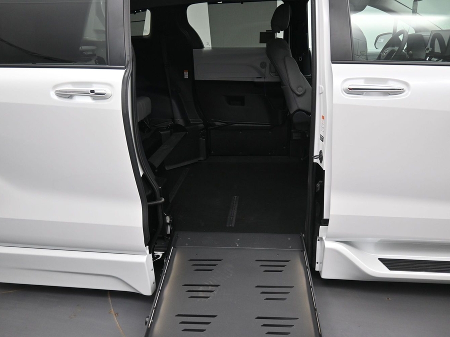 New 2026 Toyota Sienna Hybrid XLE Base - BraunAbility Side Entry Entry Fold Out Automatic Ramp