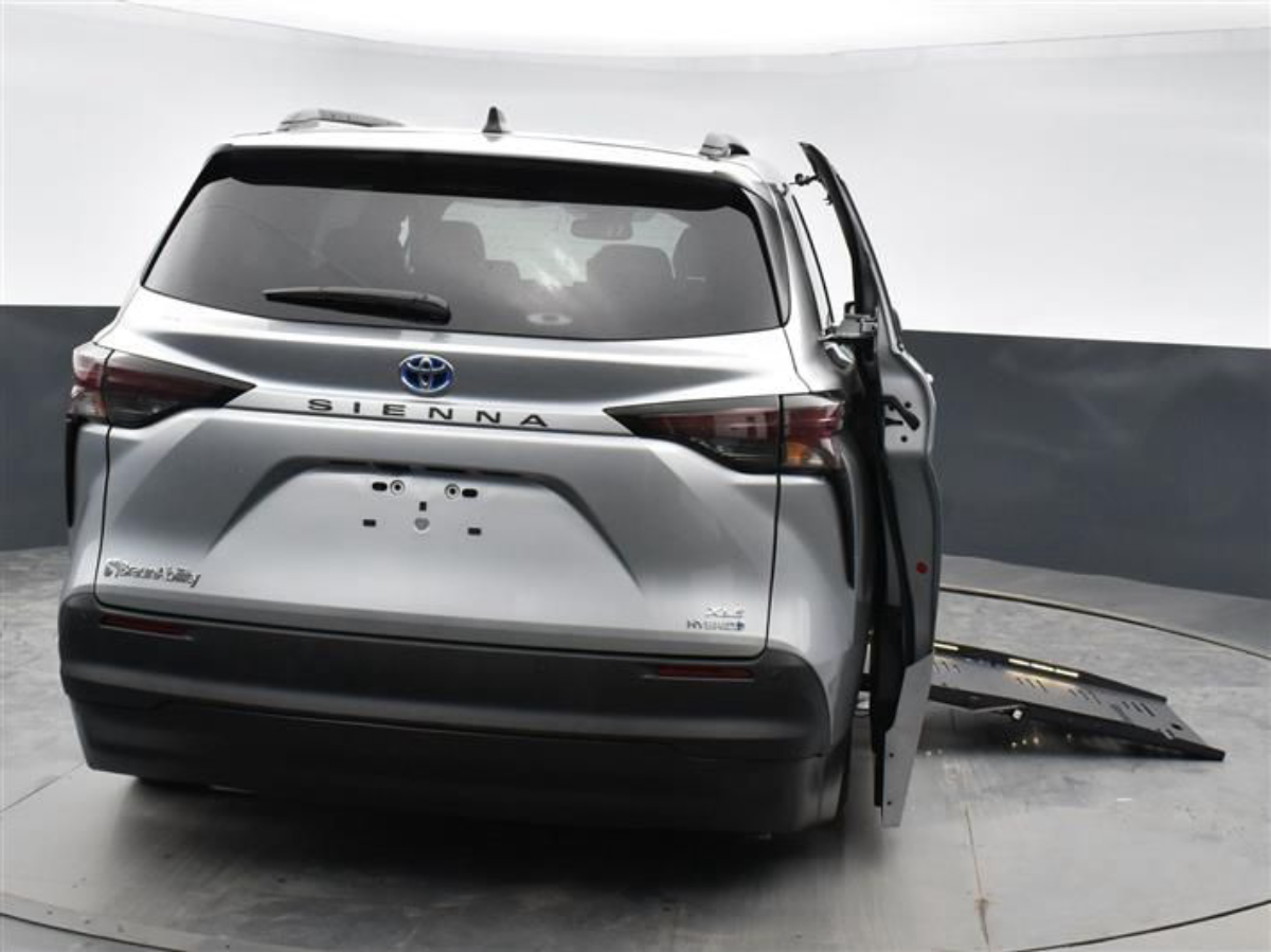 2023 TOYOTA SIENNA - Image 6