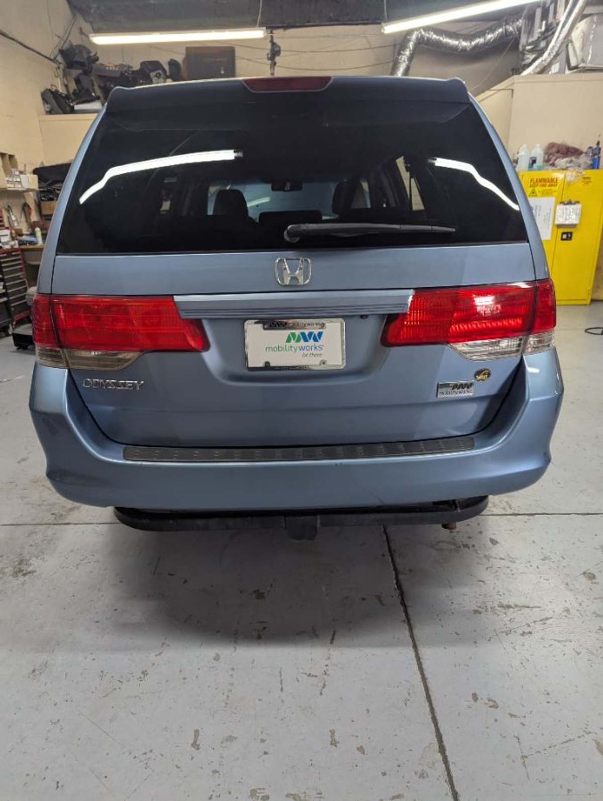 Blue Honda Odyssey image number 10