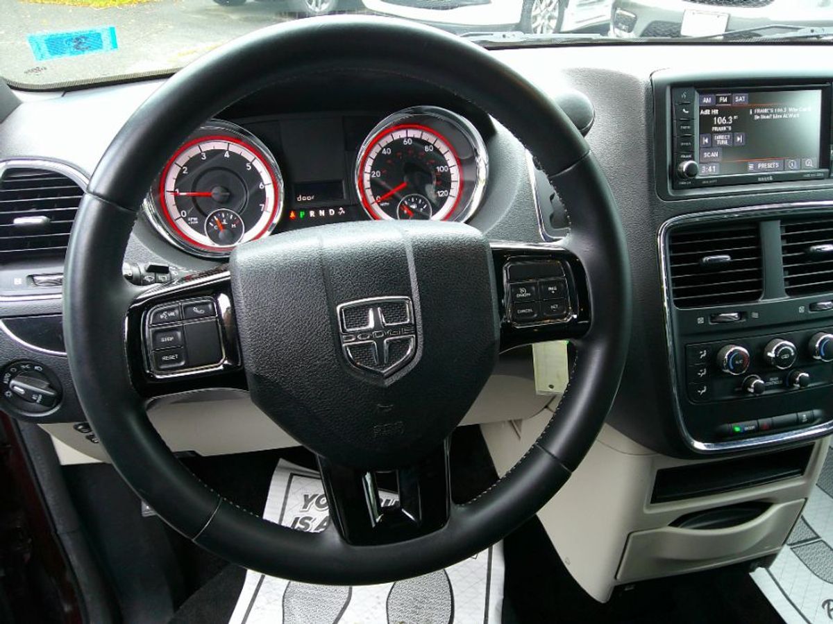 Red Dodge Grand Caravan image number 12