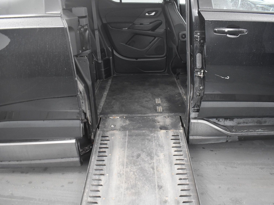Used 2022 Chevrolet Traverse RS - BraunAbility Side Entry Entry In Floor Automatic Ramp