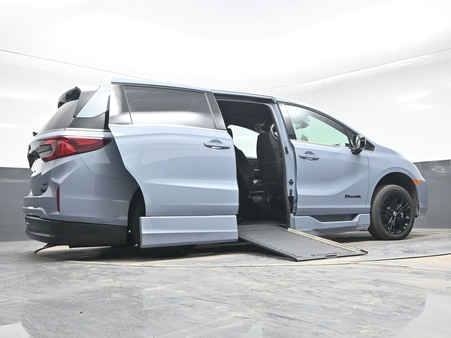 New 2026 Honda Odyssey Sport - BraunAbility Side Entry Entry In Floor Automatic Ramp