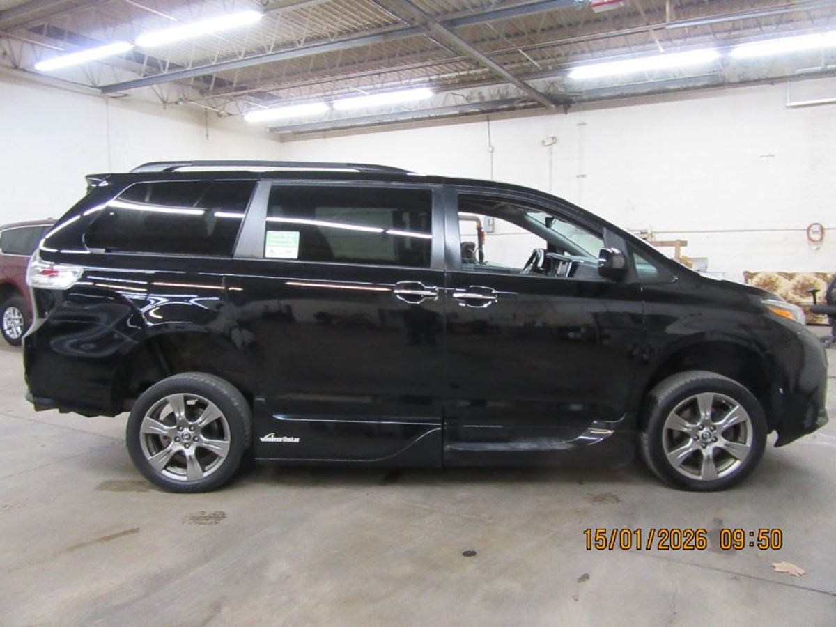 2019 TOYOTA SIENNA - Image 17