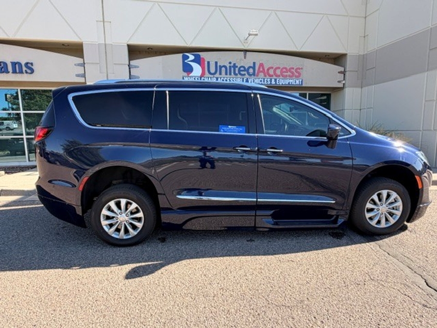 Used 2018 Chrysler Pacifica Touring L Plus - BraunAbility Side Entry Entry Fold Out Automatic Ramp