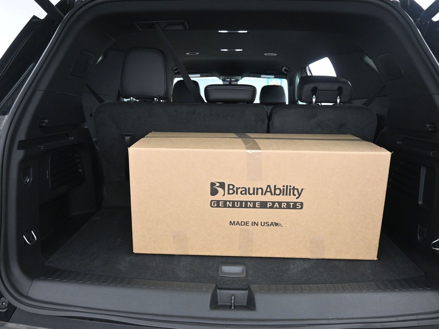New 2026 Chevrolet Traverse 1LT - BraunAbility Side Entry In Floor Automatic Ramp