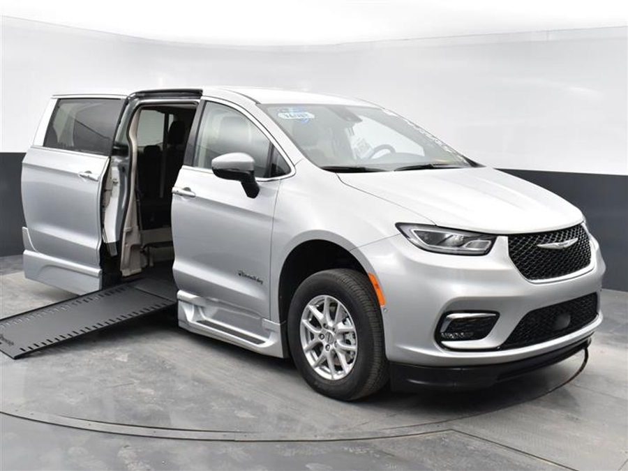 Used 2024 Chrysler Pacifica Touring L - BraunAbility Side Entry In Floor Automatic Ramp