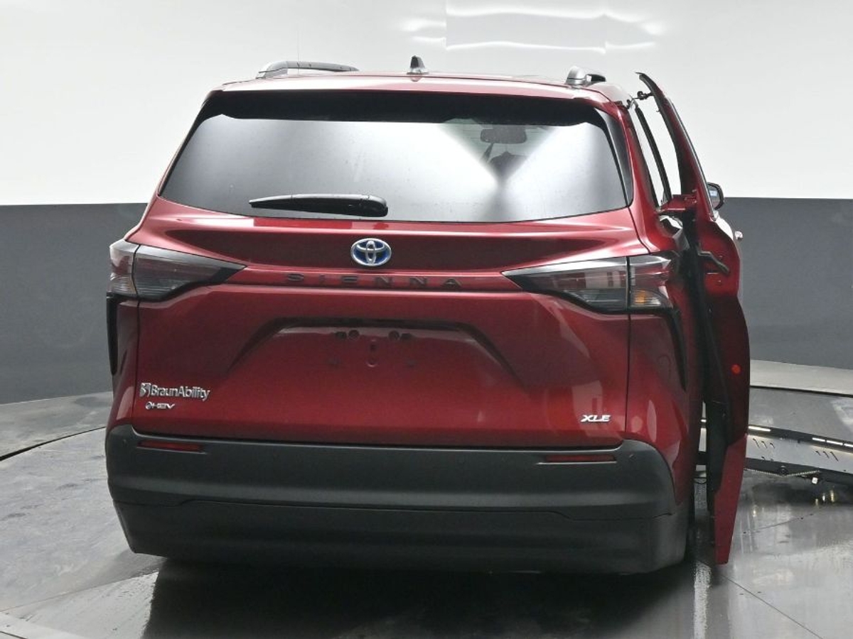 2025 TOYOTA SIENNA - Image 10