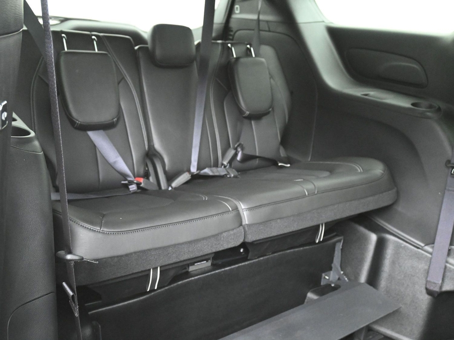 White Chrysler Pacifica image number 9