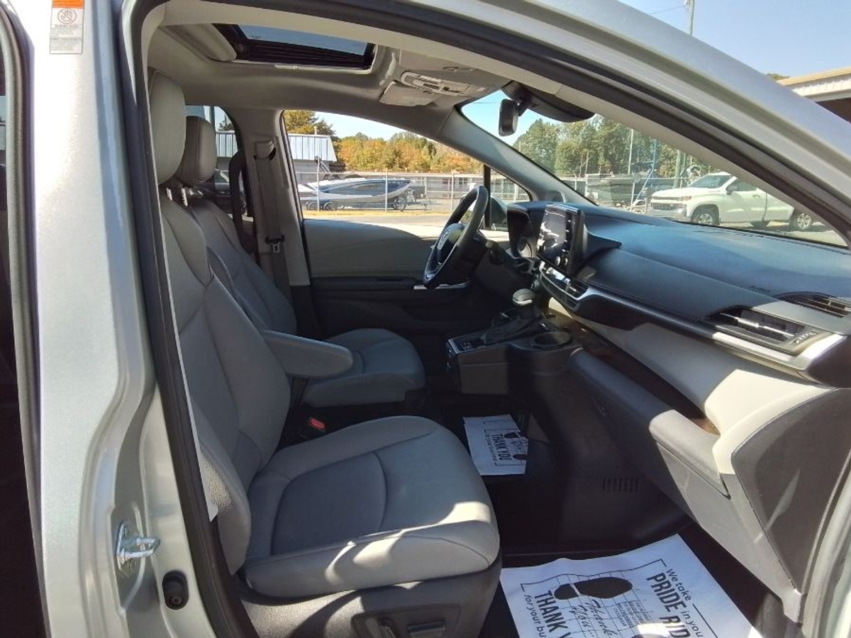 2024 TOYOTA SIENNA - Image 14