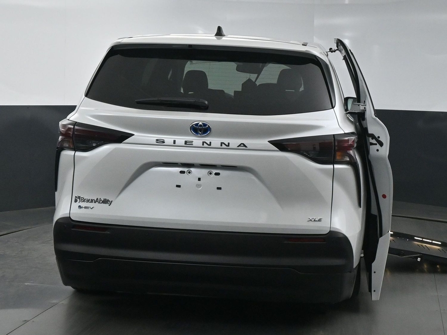 New 2025 Toyota Sienna Hybrid XLE Base - BraunAbility Side Entry Entry Fold Out Automatic Ramp