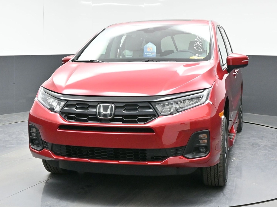 Red Honda Odyssey image number 13