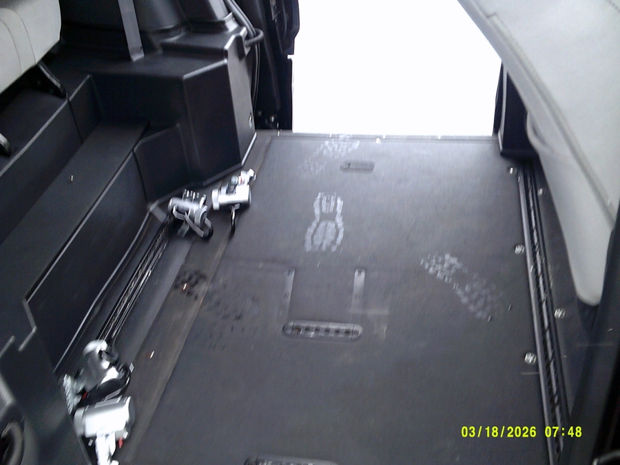 Black Toyota Sienna image number 17