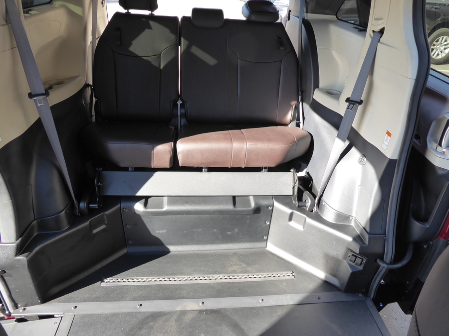 Used 2024 Toyota Sienna Hybrid Platinum - BraunAbility Side Entry In Floor Automatic Ramp