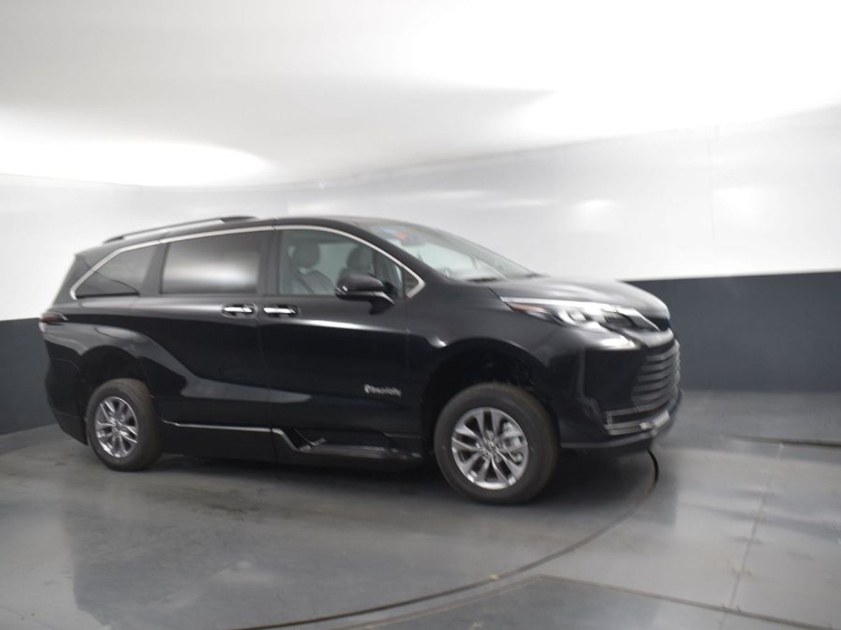 2025 TOYOTA SIENNA - Image 18