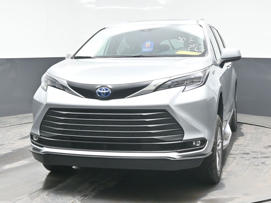 New 2025 Toyota Sienna Hybrid XLE Plus - BraunAbility Side Entry Entry Fold Out Automatic Ramp