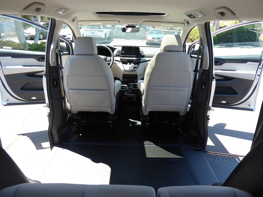 New 2026 Honda Odyssey EX-L - BraunAbility Side Entry In Floor Automatic Ramp